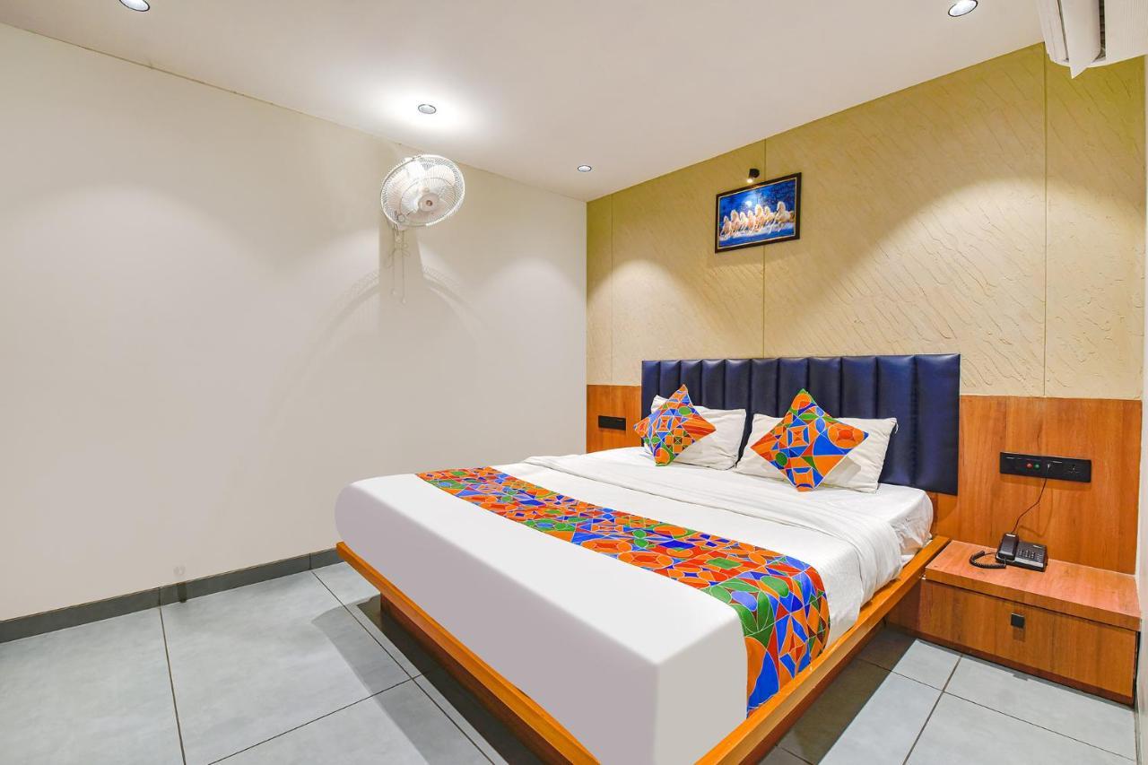 Fabhotel Udhna Inn, Near Udhna Junction Surat Eksteriør bilde